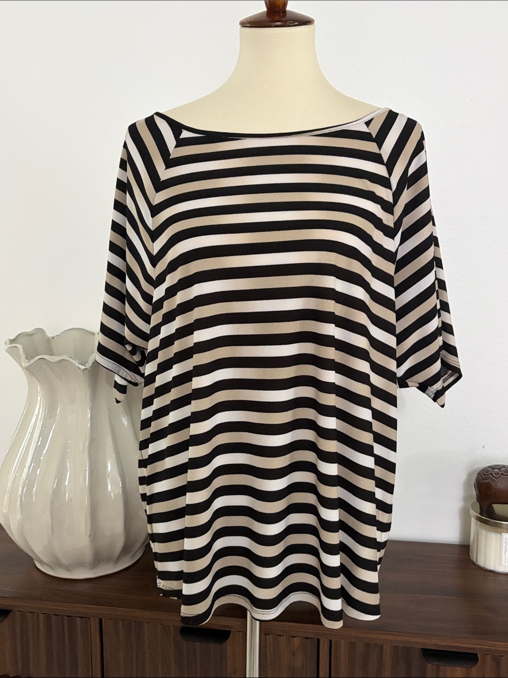 Dana Buchman Black and Cream Horizontal Stripe Boatneck Top Sleeve Ties